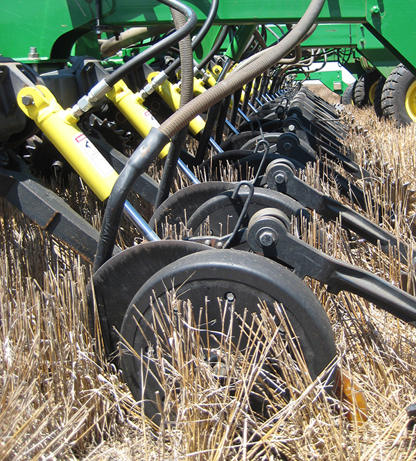 Uniforce hydraulic down-pressure for no till farming